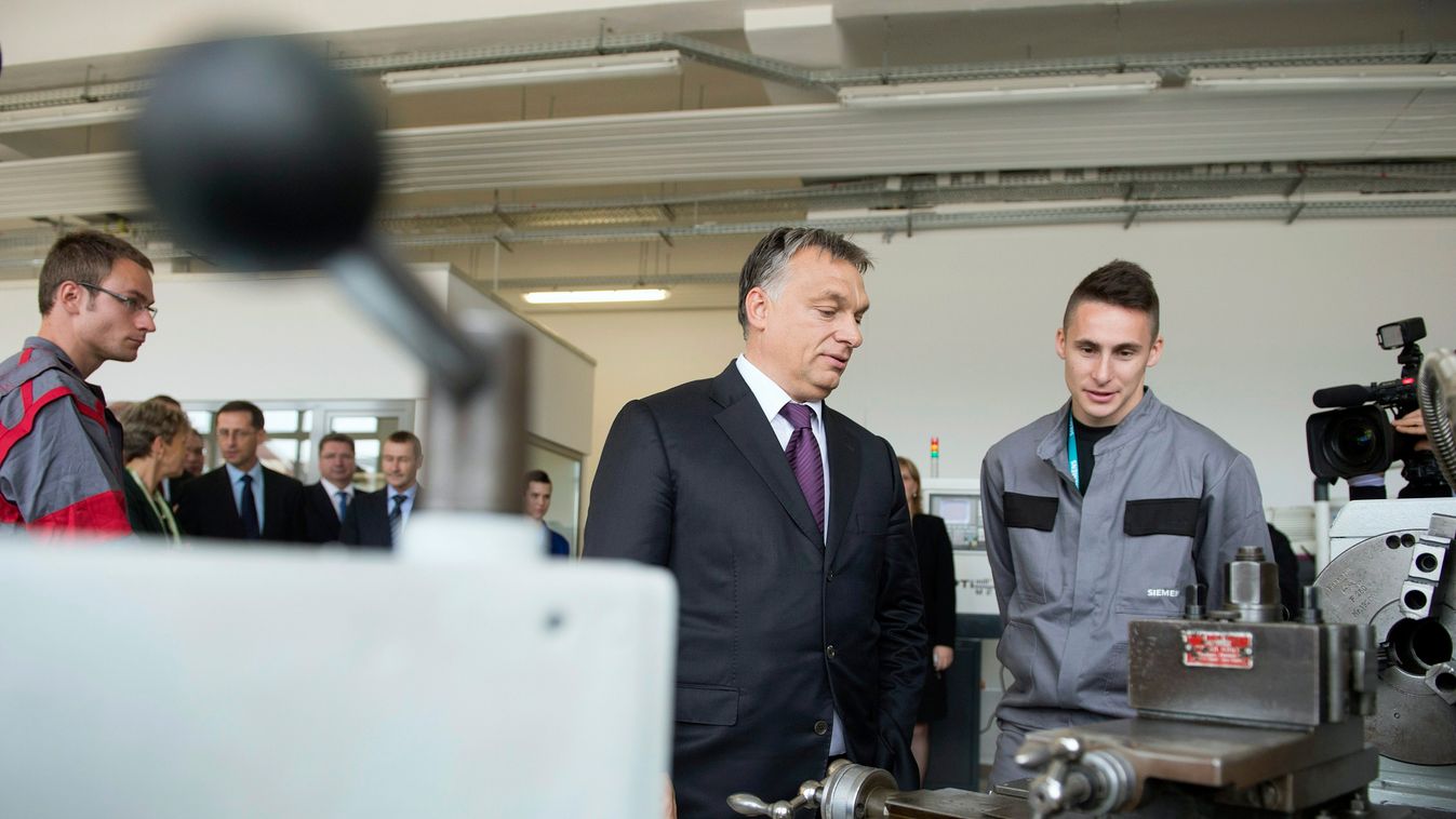 Orbán Viktor Közéleti személyiség foglalkozása miniszterelnök politikus átadás avatás diák műhely tanműhely 