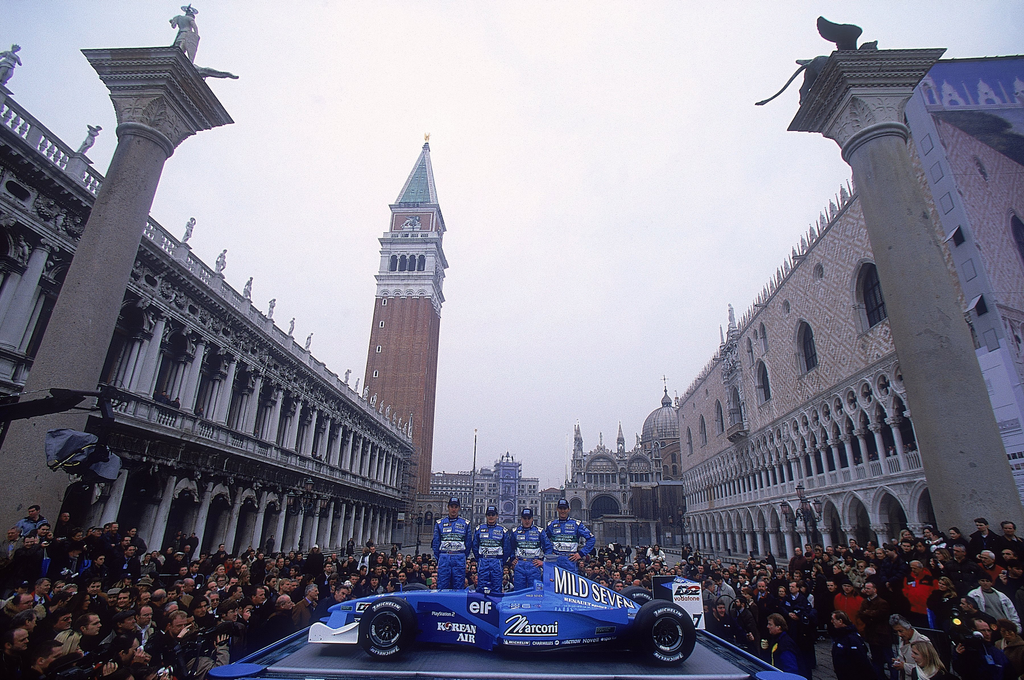 Forma-1, Jenson Button, Giancarlo Fisichella, Fernando Alonso, Mark Webber, Benetton-Renault, Velence 2001 bemutató 