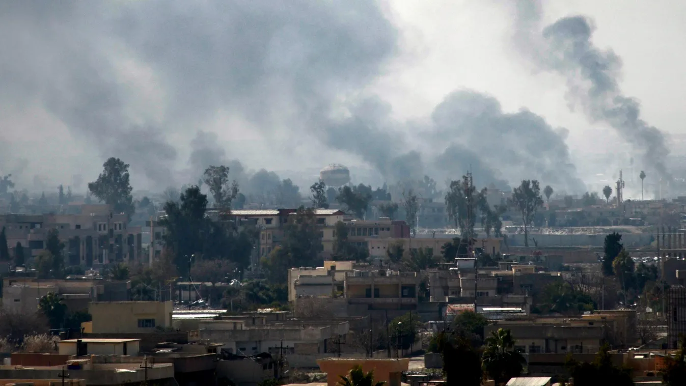 EMBERI LAKHELY ÉPÜLET FOTÓ FOTÓ ÁLTALÁNOS FOTÓTÉMA füst harc ostom romos épület város városkép Moszul, 2017. február 24.
Füst száll a magasba Moszul nyugati részében 2017. február 24-én. Az iraki kormányerők hat nappal korábban kezdtek offenzívába, hogy v