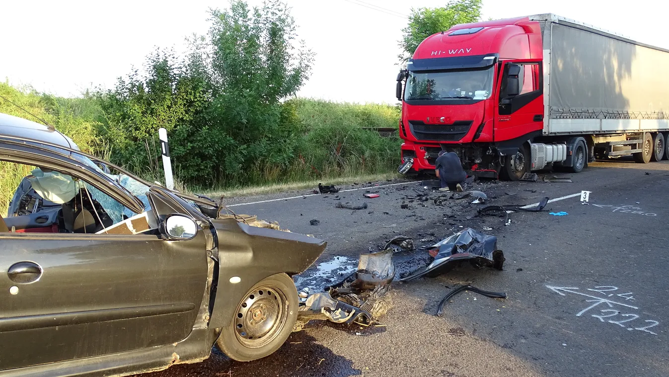 baleset kamion Tiszaföldvár 