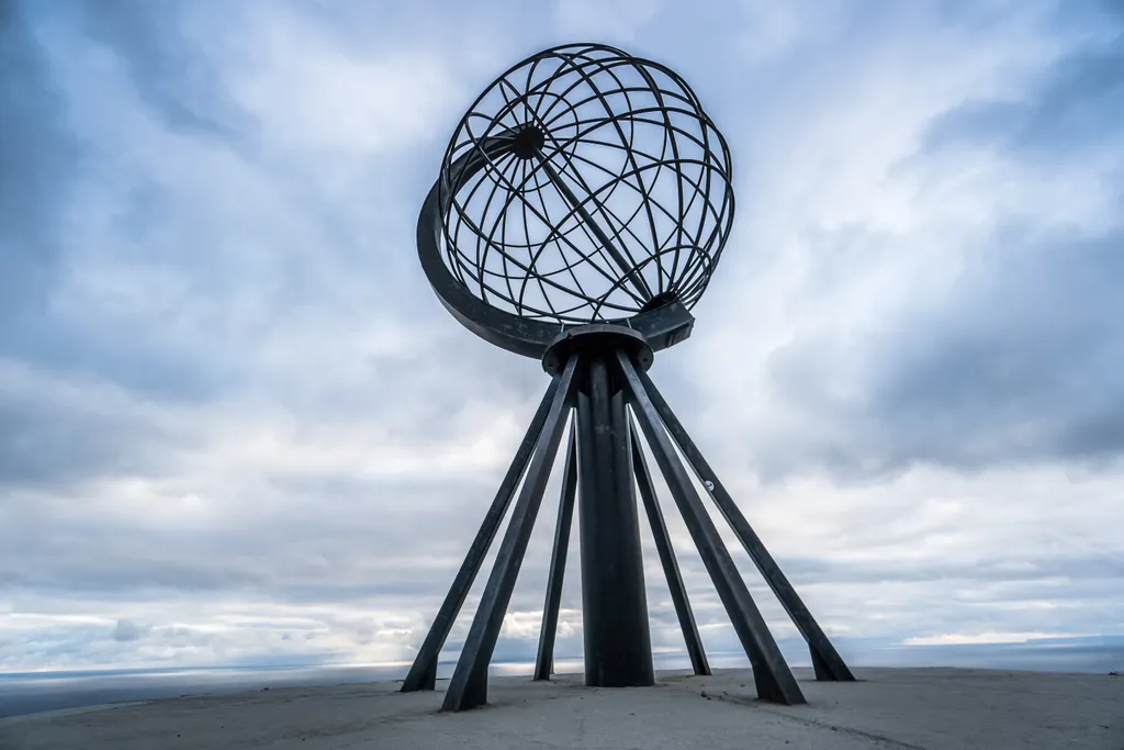 norvégia, északi, európa legészakibb pontja, Nordkapp, North Cape, finnország, északi tenger, szobor, turista köszpont 