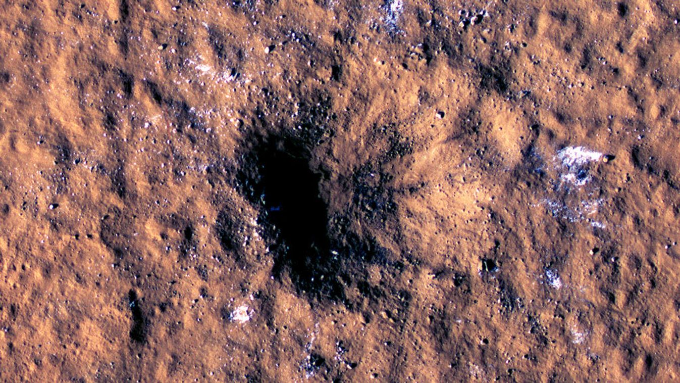 A becsapódás nyoma a HiRISE kamera felvételén 