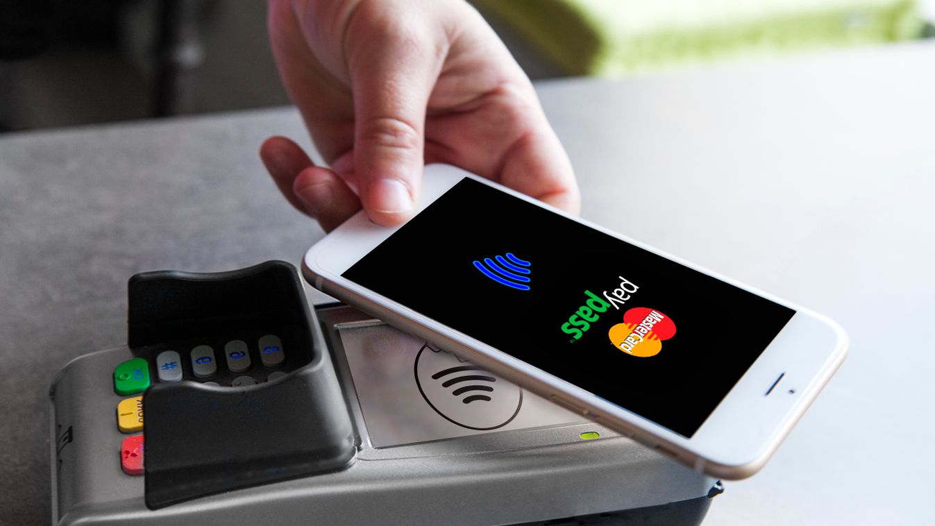 bankkártya telefon mobil mobiltelefon fizetés kártya paypass PayPass érinés fizetés pénz 