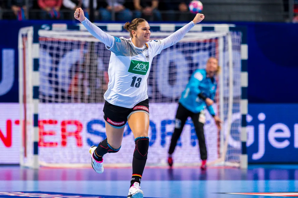 Handball: Norway - Germany Sports HANDBALL France (France) e Jubilation Kari Brattset, Julia Behnke 