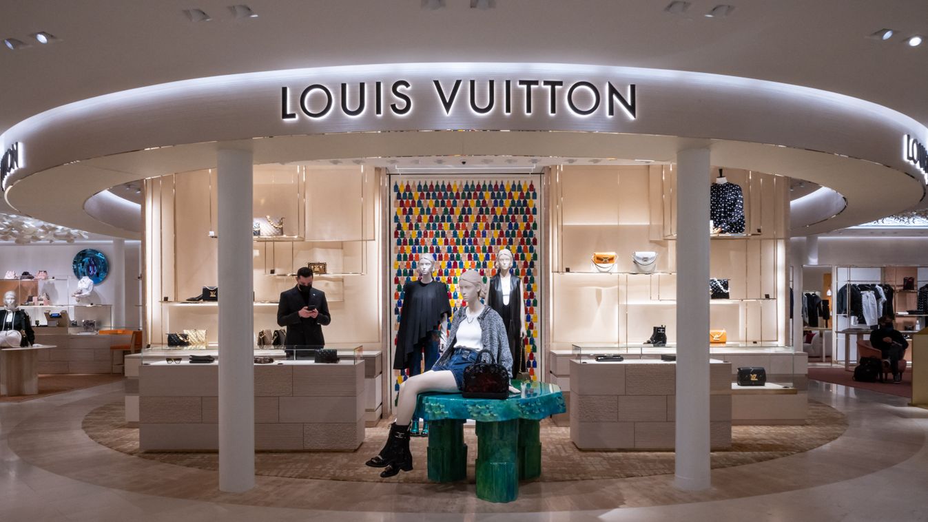 divatház, divat, luxusmárka, luxus, márka, brand, kirakat, bolt, Louis Vuitton, Franciaország, Párizs 