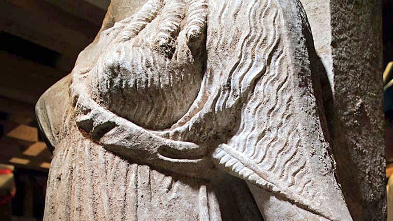 Amphipolisz, kariatidák 