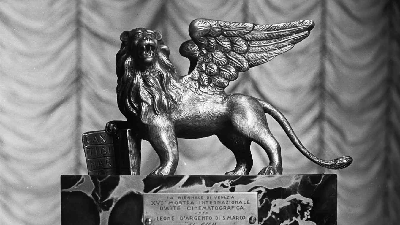 Leone d'Oro (Golden Lion) San Marco Award sculpture Horizontal 