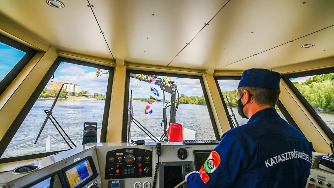 Tűzmadár hajó katasztrófavédelem Duna 