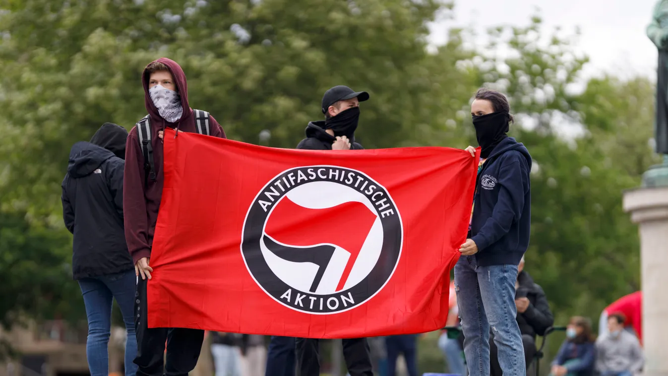 May 1st demonstration in Cologne keeping distance Antifa corona pandemic demonstrators mouth protection masking respirator mask virus protection distance rule corona crisis forbidden contact flatten the curve corona viruses Sars-CoV-2 POLITICS protest pos