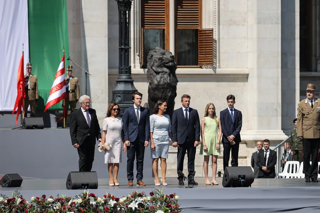 Novák Katalin, köztársasági elnök, beiktatási ceremónia, új köztársasági elnök, Kossuth tér, 2022.05.14. díszceremónia 