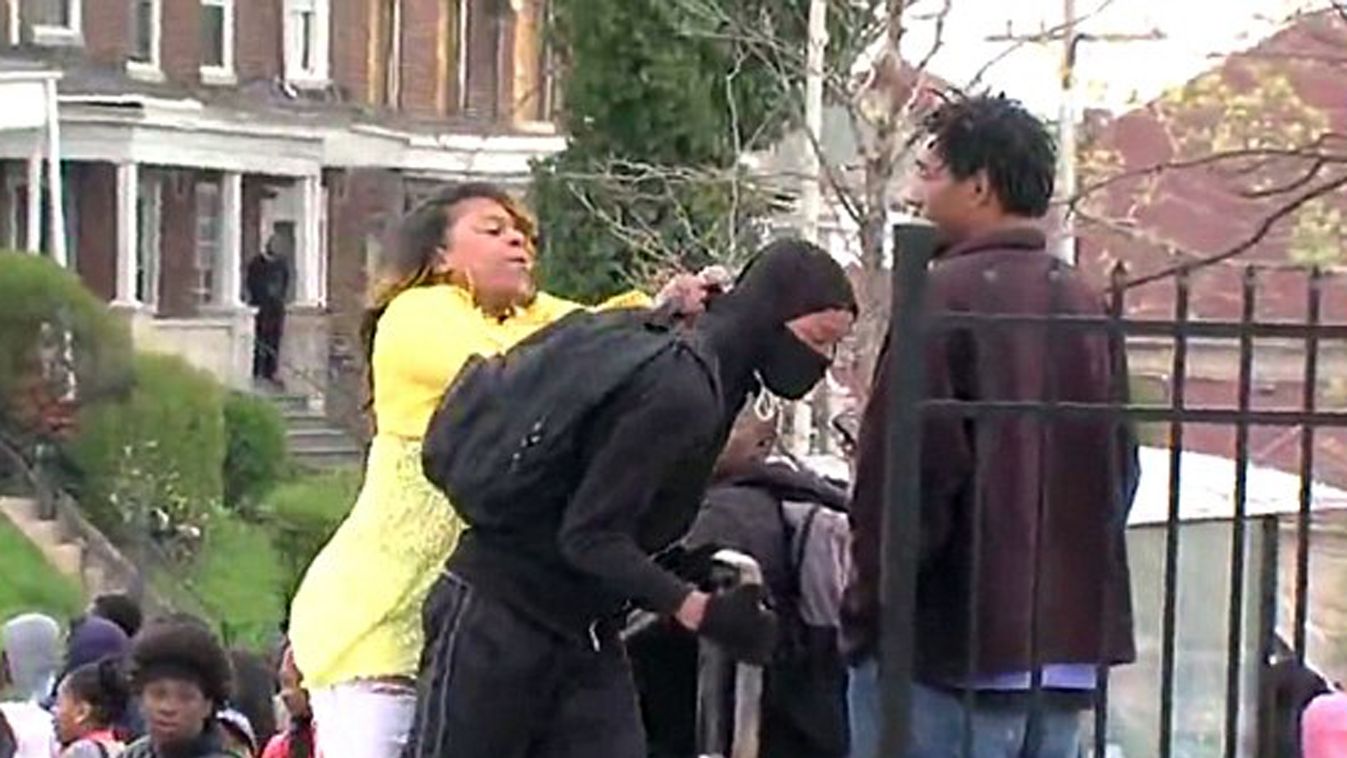 Toya Graham kipofozza a fiát a Baltimore-i zavargásokról 