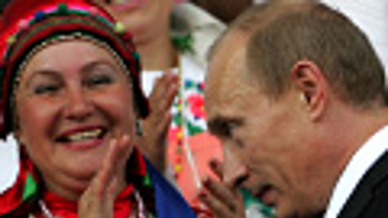 Vlagyimir Putyin orosz elnök Szaranszk városában, a finnugor népek nemzetközi fesztiváljának megnyitóján, tőrdöfés