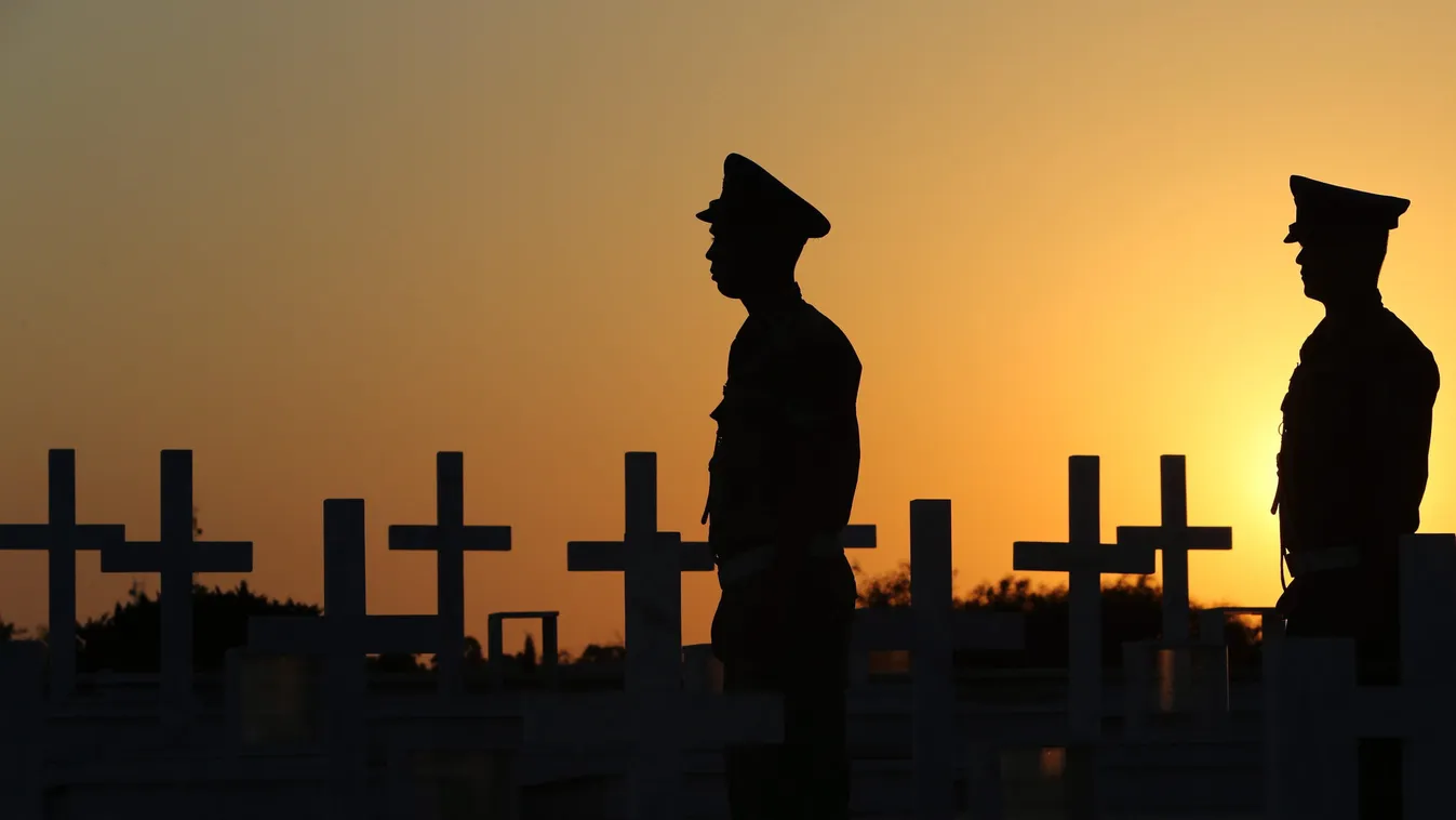 évforduló  katona katonai temető kereszt 