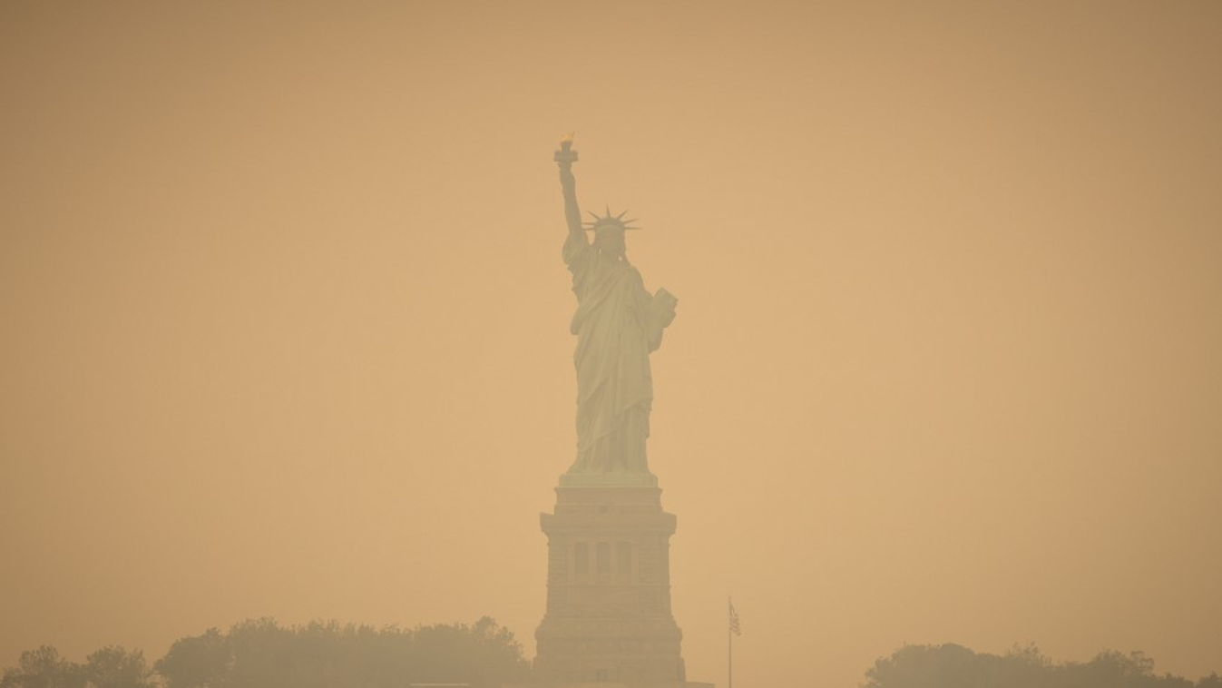 The Statue of Liberty shrouded in smoke from Canada wildfires in New York smole zkpa william volcov wildfires new york liberty Horizontal STATUE 