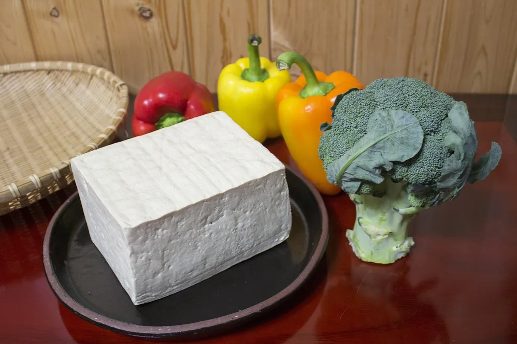 tofu, növényi sajt 