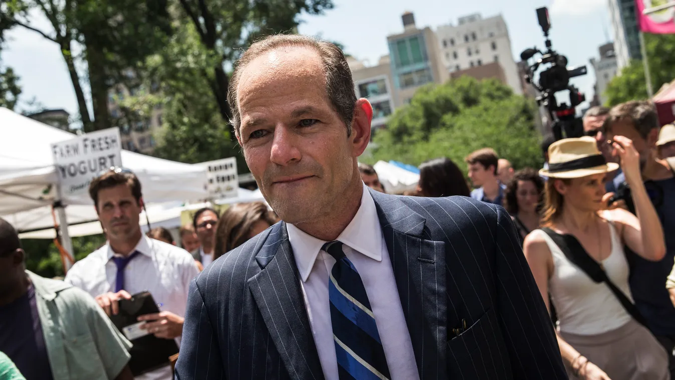 Eliot Spitzer Collects Signatures For NYC Comptroller Run GettyImageRank3 Collection Run HORIZONTAL USA New York City POLITICS ELECTION Signature Eliot Spitzer Comptroller Citizen DEMOCRACY 