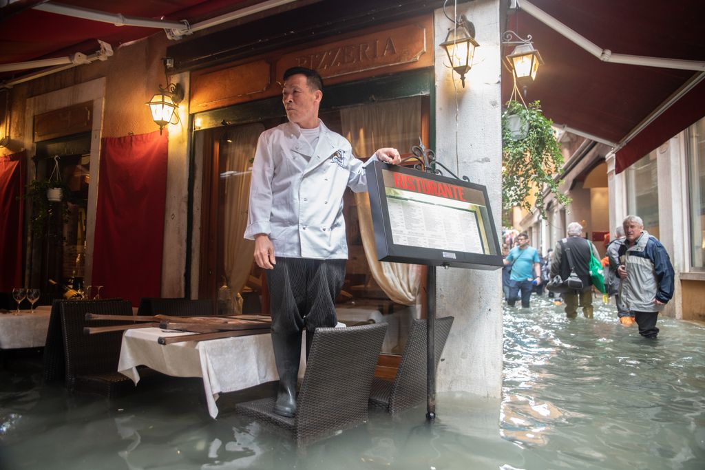 High Water In Venice Italy weather venice CITY disaster ENVIRONMENT Geographical Locations MEAT Venice - Italy WATER october 29 2018 High Water In Venice recreation 