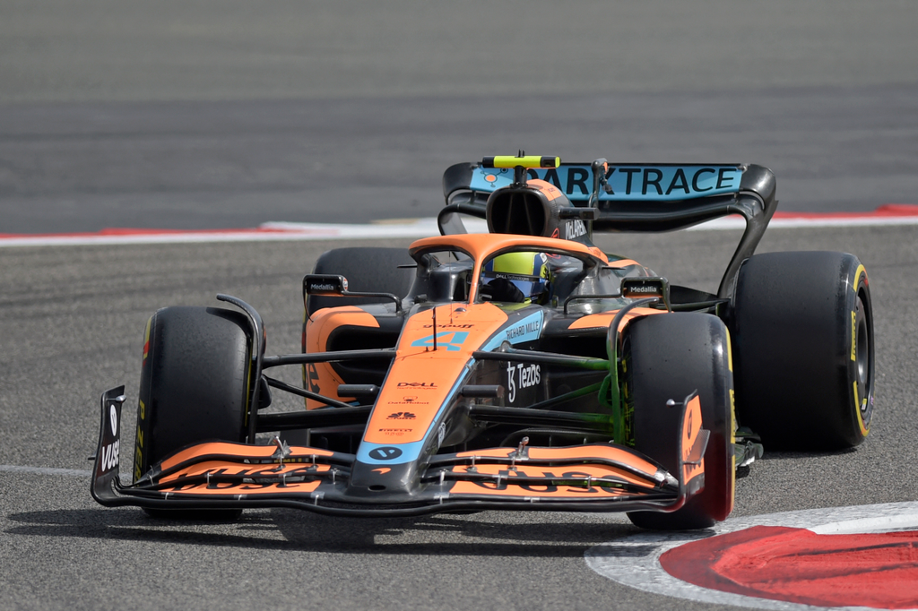 Forma-1, Lando Norris, McLaren, Bahrein teszt 2022, 2. nap 