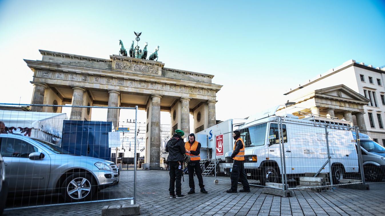 New Year Preparation in Berlin 2016 berlin brandenburg closed fear FESTIVAL GATE is new preparation terror year SQUARE FORMAT 