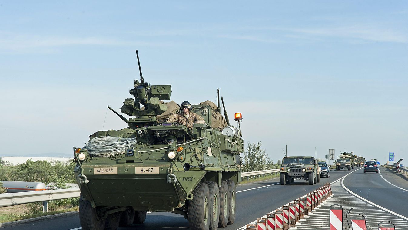 autópálya Foglalkozás FOTÓ ÁLTALÁNOS hadgyakorlat HADI FELSZERELÉS harckocsi katona katonai jármű konvoj KÖZLEKEDÉSI LÉTESÍTMÉNY SZEMÉLY TÁRGY 