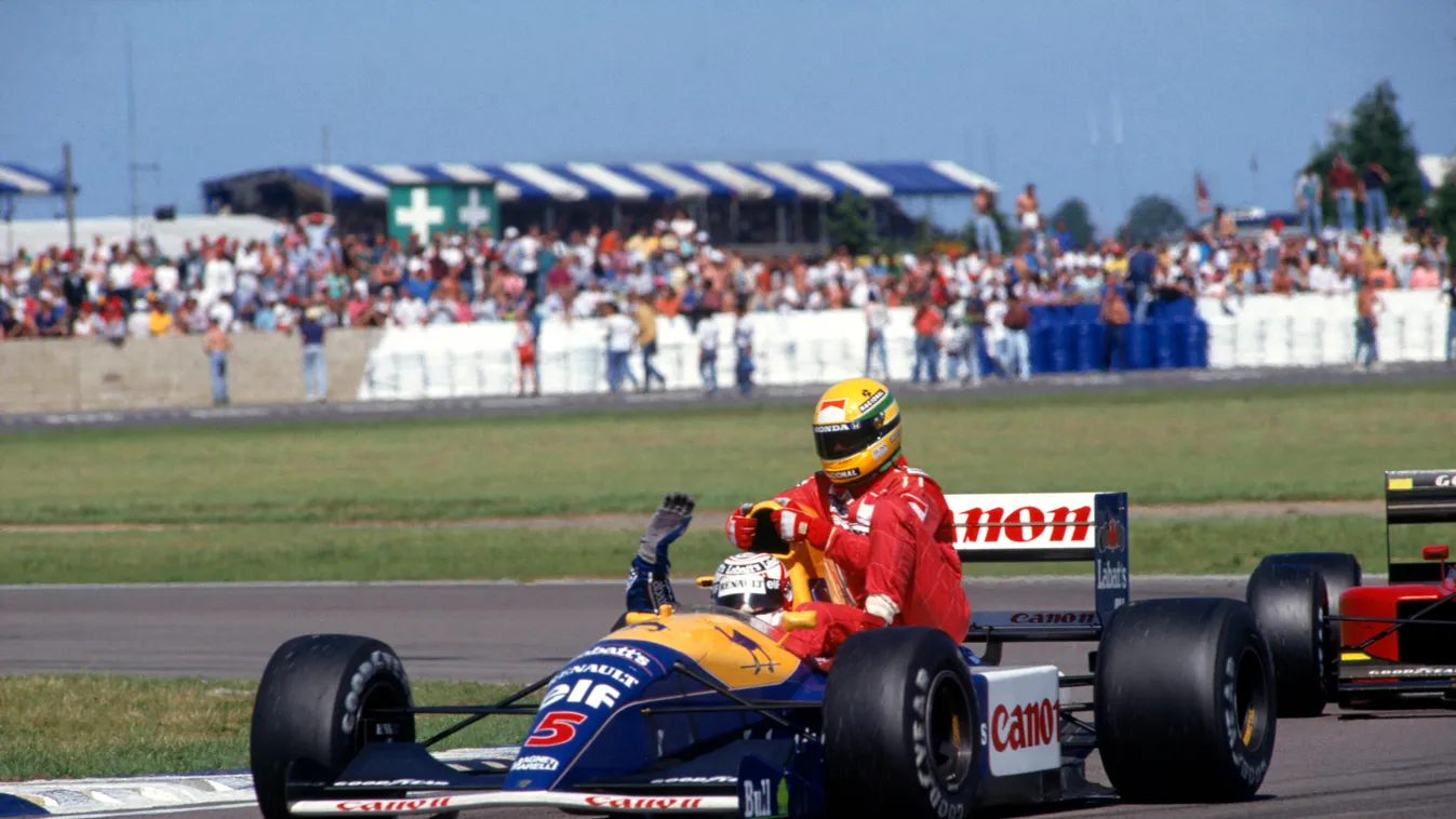 1991 British Grand Prix.
Silverstone, Great Britain. 14 July 1991.
Nigel Mansell, Williams FW14-Renault, 1st position, gives Ayrton Senna, McLaren MP4/6-Honda, 4th position, a lift back to the pits, action.
World Copyright: LAT Photographic
Ref: 35mm tran