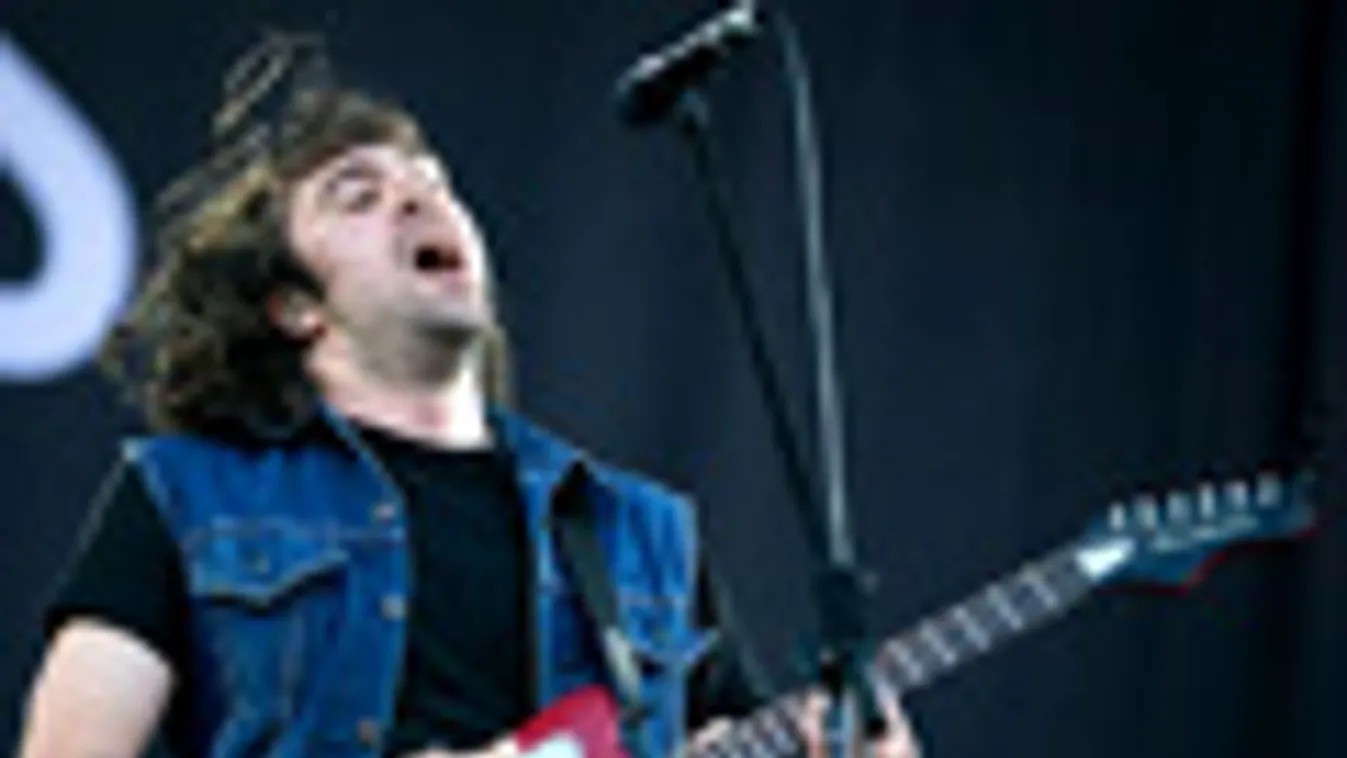 Justin Young, The Vaccines, Sziget