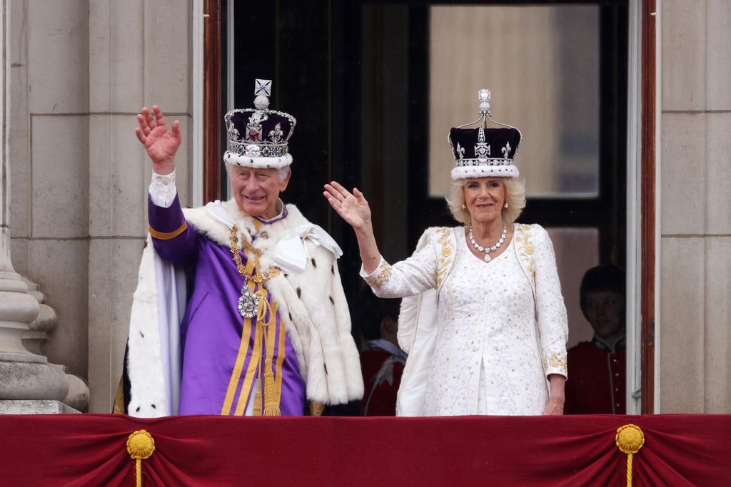 koronázás, 2023, brit, anglia, uralkodó, III. Károly, 2023.05.06, palota, Buckingham-palota, erkély, üdvözlés 