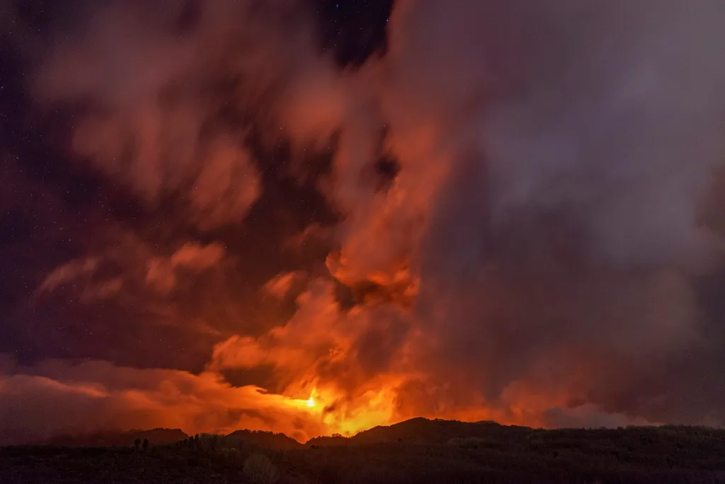 Zafferana Etnea, 2021. március 10.
Az Etna tűzhányó kitörése a szicíliai Zafferana Etnea közelében 2021. március 10-én. Európa legnagyobb és legaktívabb vulkánja február 16-án tört ki újra.
MTI/AP/Salvatore Allegra 