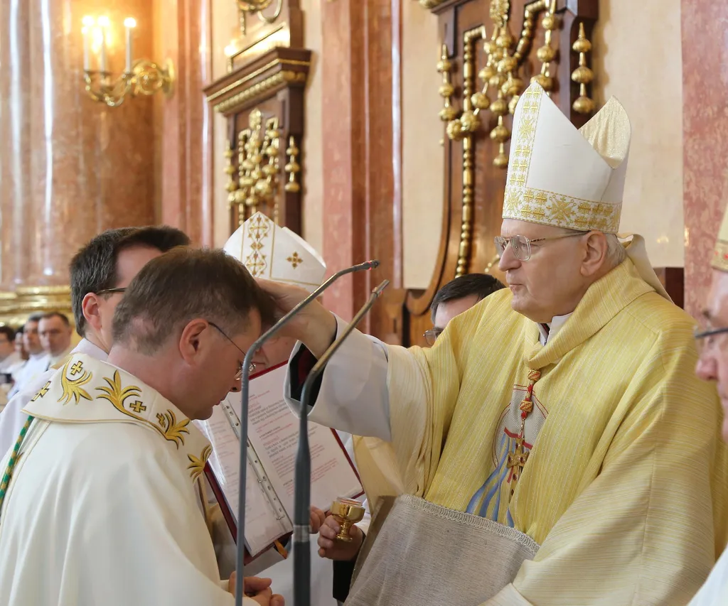 Püspökké szentelte Fekete Szabolcs Benedeket Szombathelyen Erdő Péter bíboros, püspök, FERENC pápa; ERDŐ Péter 