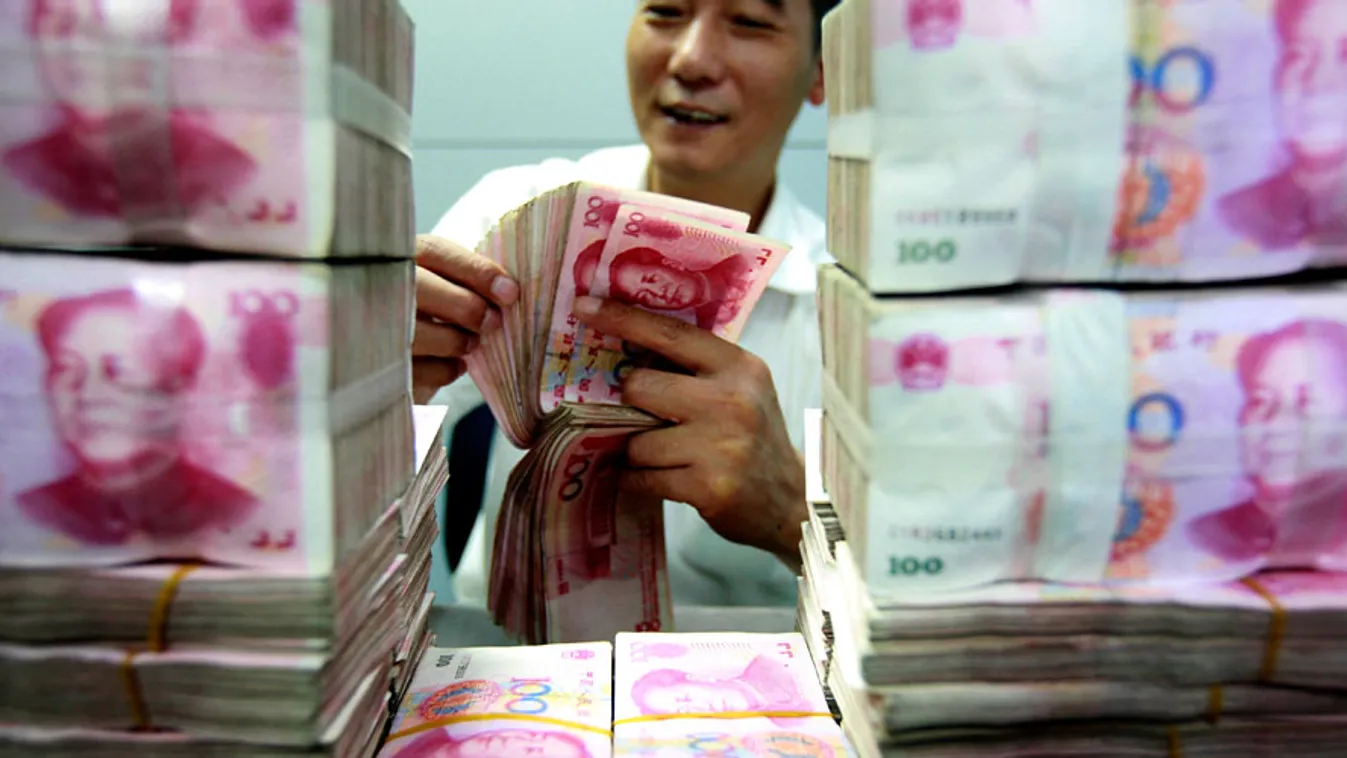A kínaiak manipulálják a gazdasági mutatószámaikat, egy kínai bank alkalmazottja pénzt számol
