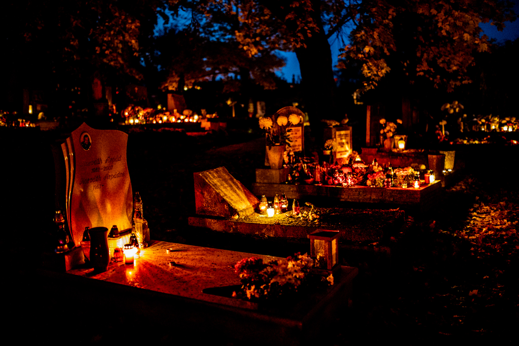 Csobánkai temető halottak napja 2021 Mindenszentek mécses mécsesek
Csobánka 