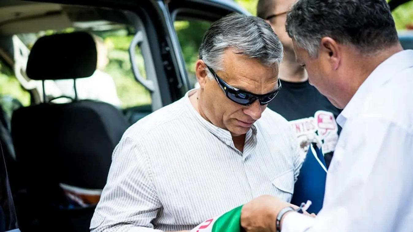 Orbán Viktor, miniszterelnök,  Tusnádfürdő, 26. Bálványosi Nyári Szabadegyetem és Diáktábor rendezvénye, napszemüveg, 
Tusványos Bálványosi szabadegyetem Tusnádfürdő 2015 