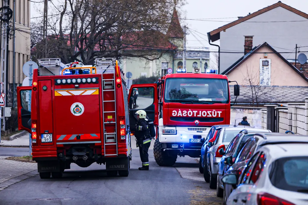 Tűz, kigyulladt egy óriási raktár a XXII. kerületben, Alsó Sas utca, 2021.02.19. 