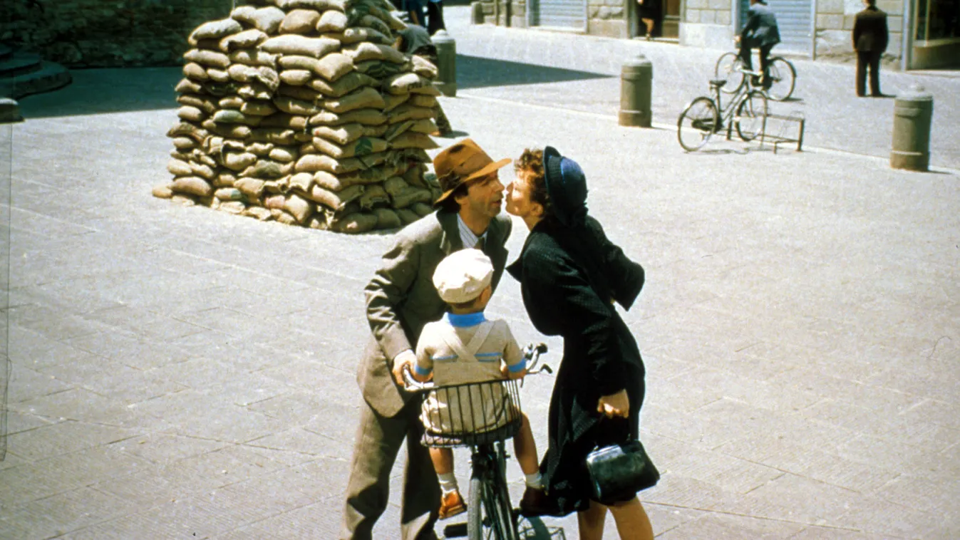 Vita č bella, La / Life Is Beautiful (1997) italy Cinema vélo bicyclette bike guerre 1939 1945 war 1939 1945 guerre 39-45 war 39-45 Horizontal BICYCLE 