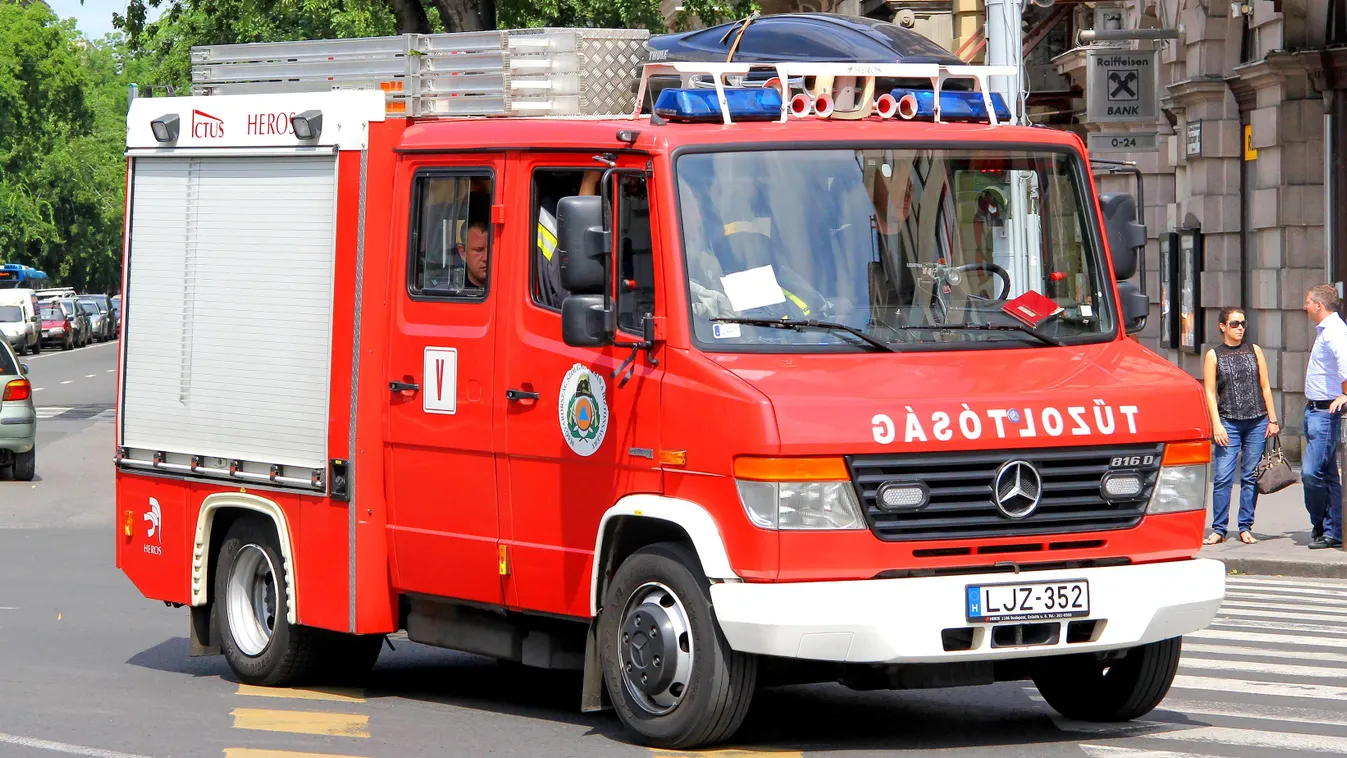 tűzoltóság tűzoltóautó Szörnyű baleset történt Budapesten: kamionnal ütközött egy autó 