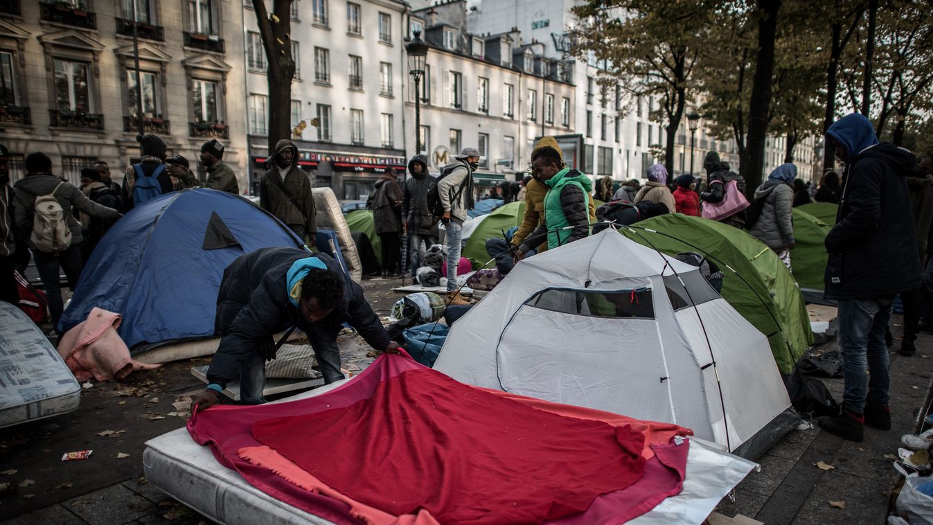 Párizs, menekültek, 2016 