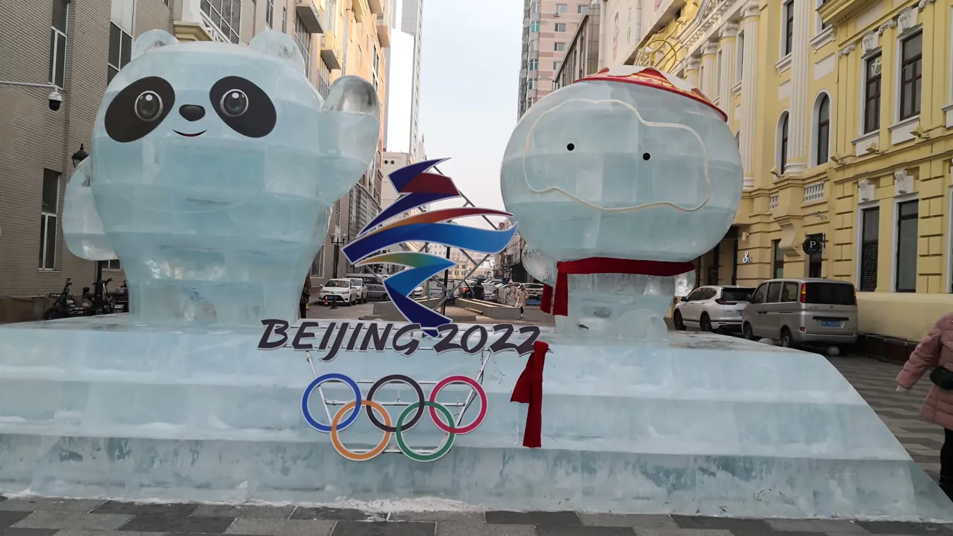 2022-Winter-Olyimpics-themed ice sculptures in Harbin 2022 Art Beijing Bing Dwen Dwen China Chinese Harbin Heilongjiang Ice Mascot Olympics Sculpture Shuey Rhon Rhon Winter 