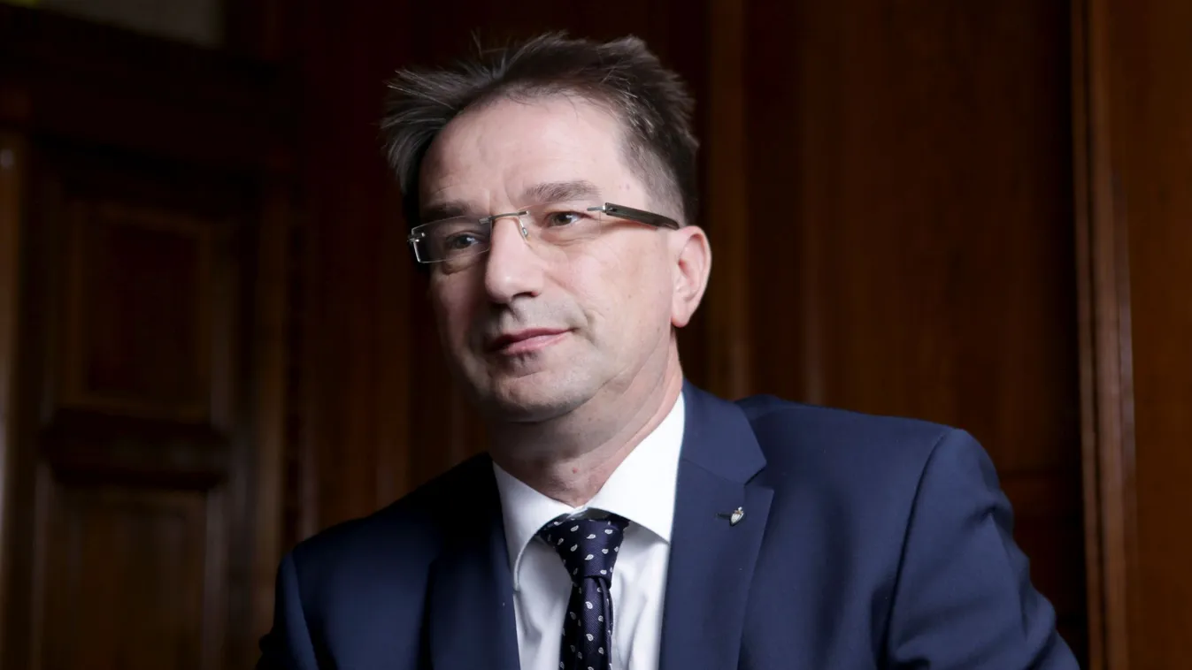 Völner Pál ad inzterjút a Parlamentben 2017 március 20-án 
