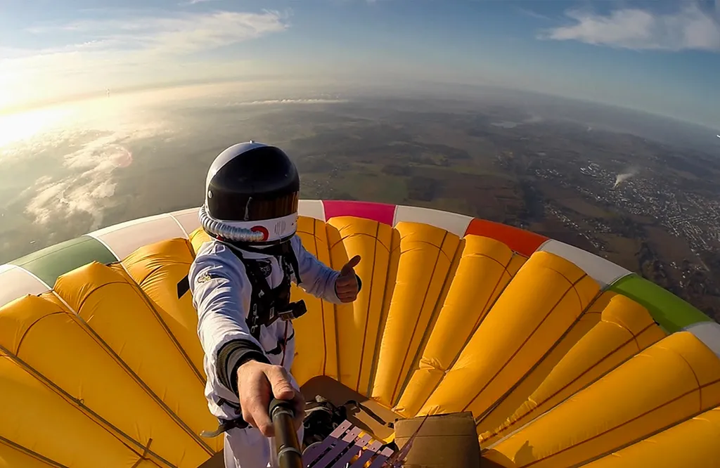 A francia fenegyerek megdöntötte a hőlégballon tetején állás magassági világrekordját, galéria, 2021 