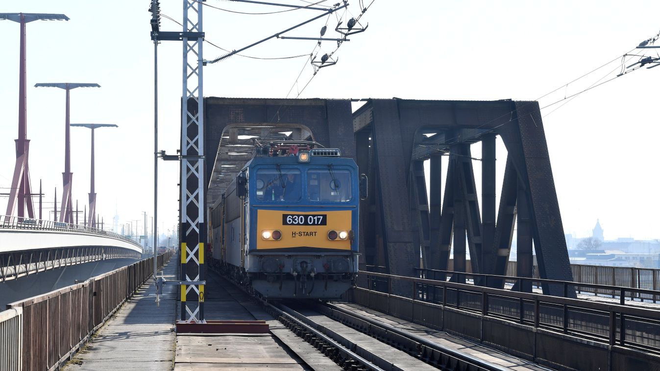 Déli összekötő vasúti híd, vonat, felújítás 