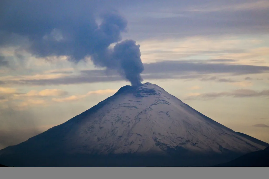 volcano TOPSHOTS Horizontal Ecuador vulkán Cotopaxi 