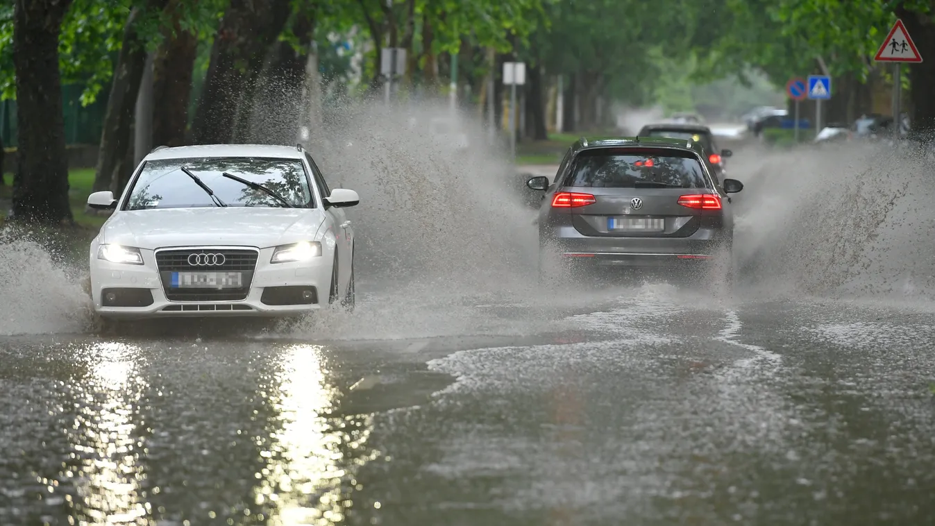 vizes utak, heves esőzés, eső, autók, forgalom, vízfelverődés 