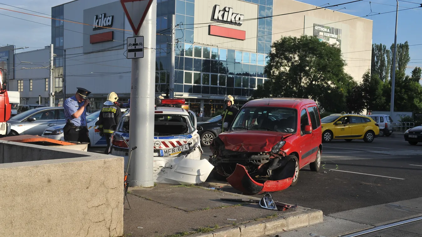 rendőrautó, baleset, Budapest 
