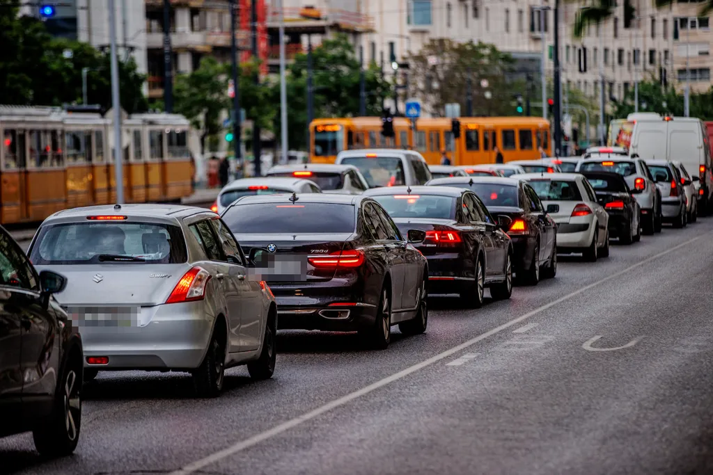 autó, forgalom, dugó, Budapest, közlekedés, érettségi 