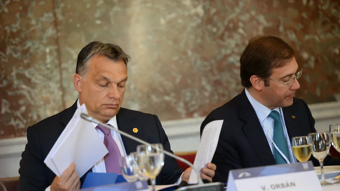 Orbán Viktor; COELHO, Pedro Passos Brüsszel, 2015. június 25.
Az Európai Néppárt által közreadott képen Orbán Viktor miniszterelnök (b) és Pedro Passos Coelho portugál miniszterelnök a konzervatív Európai Néppárt, az EPP csúcsértekezletén, amelyet az Euró
