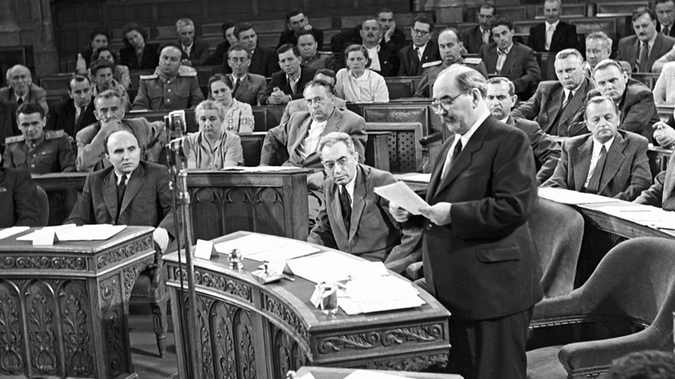 Szovjet parancsra lett Nagy Imre miniszterelnök cikkhez 
