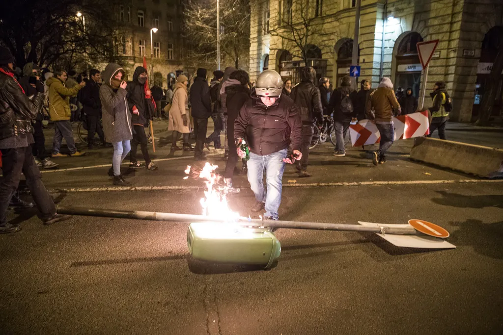 Kossuth tér, tüntetés, tüntetők, 2018.12.12. 