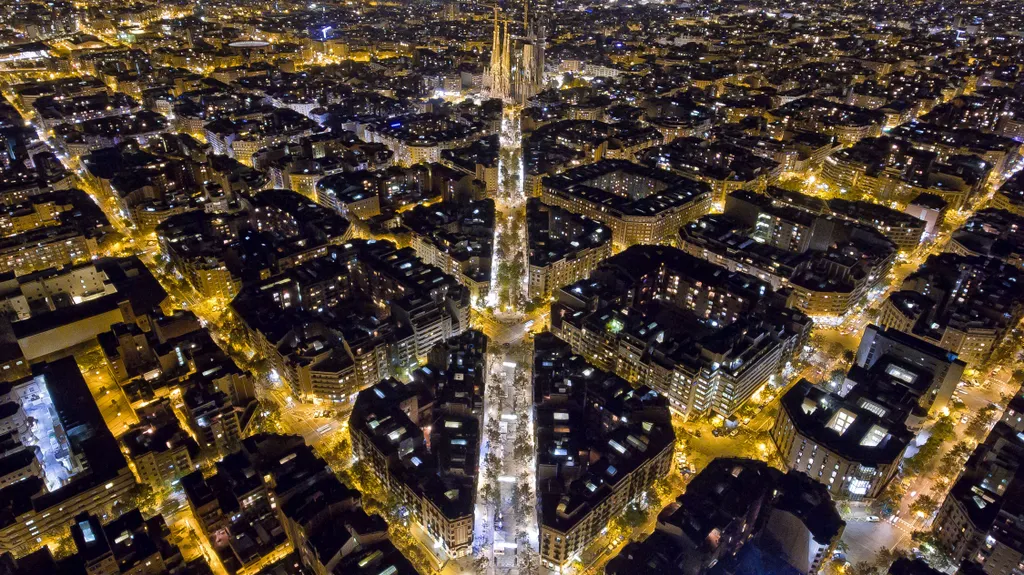 Drónfoto pályázat 
Ez a tíz legtisztább város a világon – galéria
Radisics Milán - Barcelona by night 