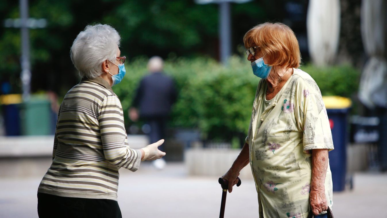 Budapest koronavírus korona vírus fertőzés járvány betegség   maszk  nyugdíjas idős 