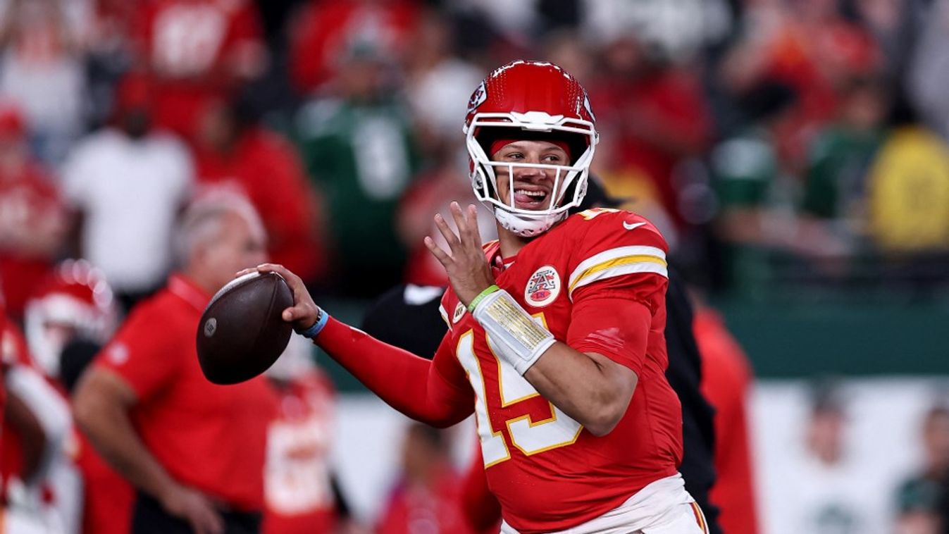 Kansas City Chiefs v New York Jets GettyImageRank2 American Football - Sport Warm Up Exercise USA New Jersey New York Jets Photography East Rutherford Kansas City Chiefs NFL Former Metlife Stadium Match - Sport PersonalityInQueue Patrick Mahomes - America